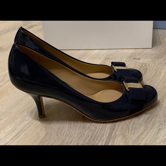 salvatore ferragamo Mid-Heel Pump - Picture 2 of 7